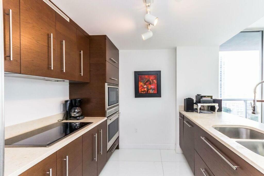 Luxury Waterfront In The Urban Oasis At Icon-brickell Free Appartamento